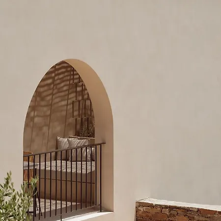 Nos & Hotel Faros (Sifnos)