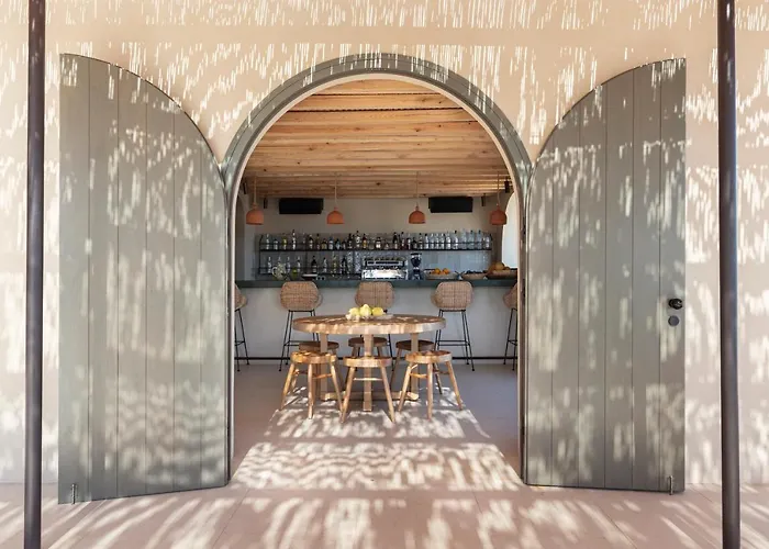 מלון Nos & פארוס